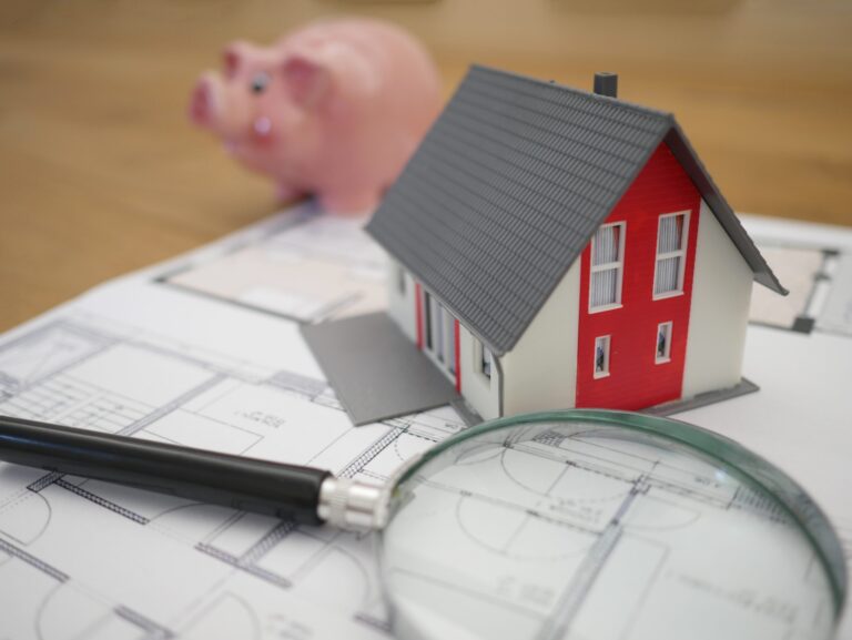 Navigating Personal Finance in Canada: A Comprehensive Guide for Newcomers